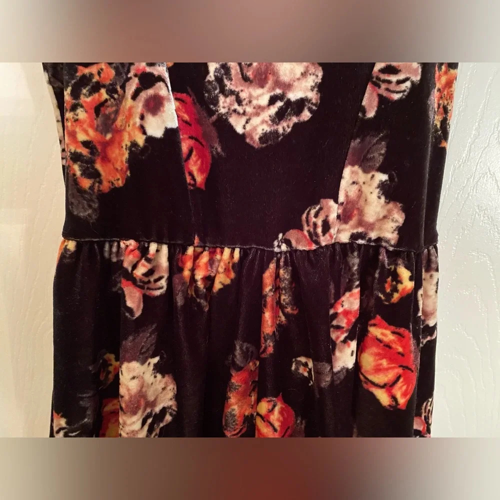 Floral romper from target small - Picture 6 of 8